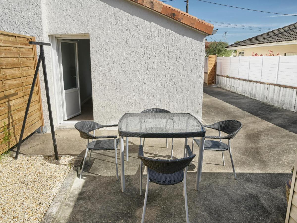 T2 - 28M2 Avec Cour Et Stationnement, Wifi Et Linge Fournis Lägenhet Angoulême Exteriör bild